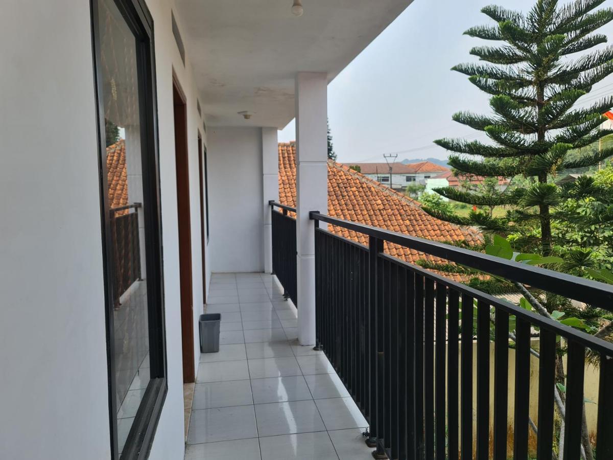 Kampung Istal Villa Pamijahan Богор Екстер'єр фото