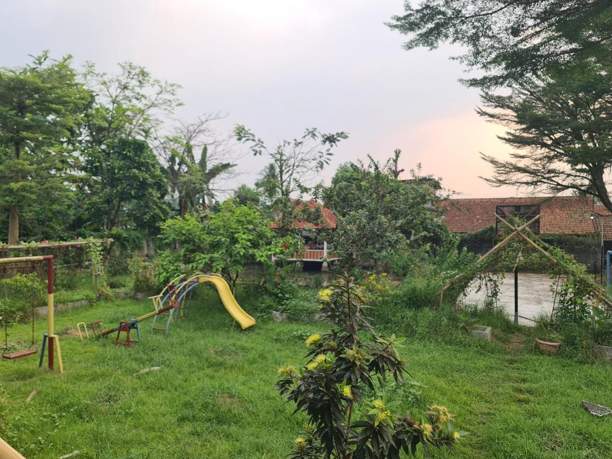 Kampung Istal Villa Pamijahan Богор Екстер'єр фото